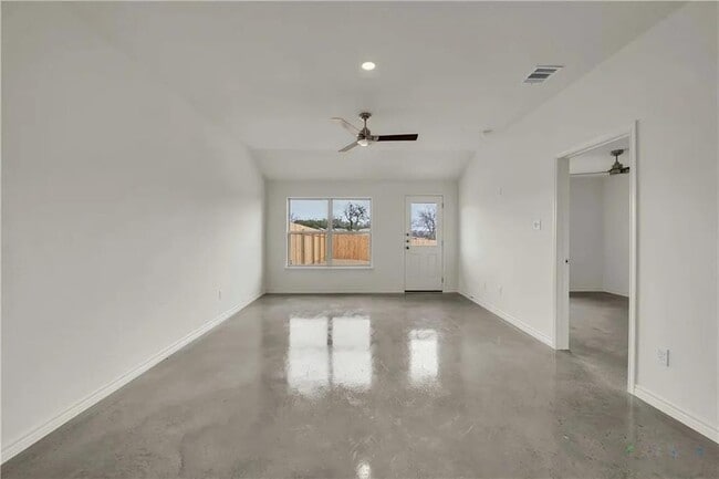 Building Photo - 1125 Lindsey Dr
