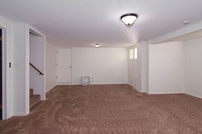 Building Photo - North Side Shadle Park 3 Bed 1.5 Bath Home with beautiful hardwood floors Full Basement