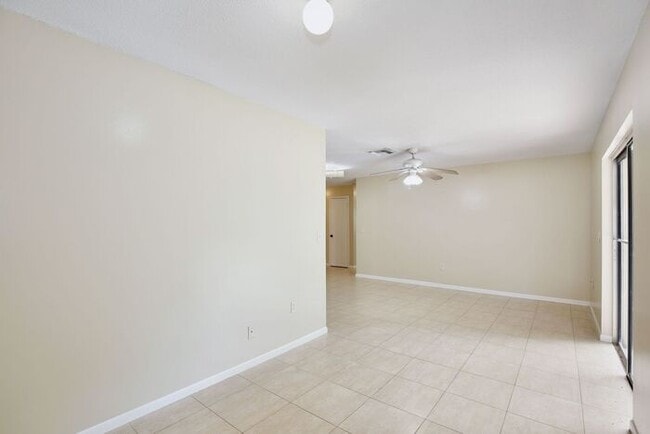 Building Photo - Spacious Duplex with 2-Car Garage in Longwood!