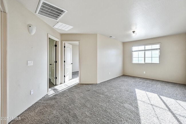 Building Photo - 2060 E Heartwood Ln