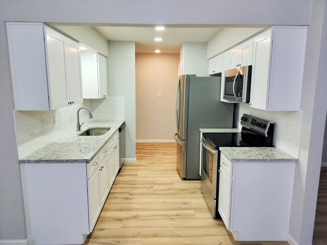Building Photo - 1417 McCallum Dr