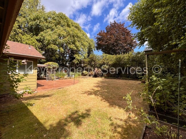 Building Photo - Beautifully Remodeled Gresham Ranch