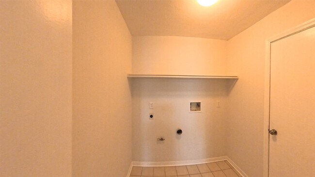 Building Photo - 3 Rain Walk Ct