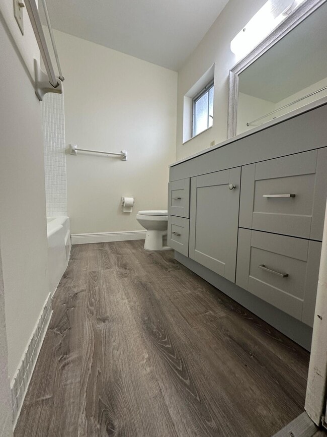 Building Photo - 2966 Ashley Dr E