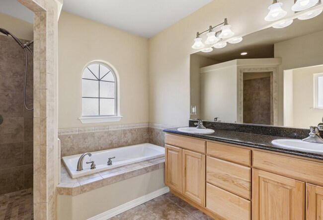 Building Photo - Lakefront Home in Cascade Valley