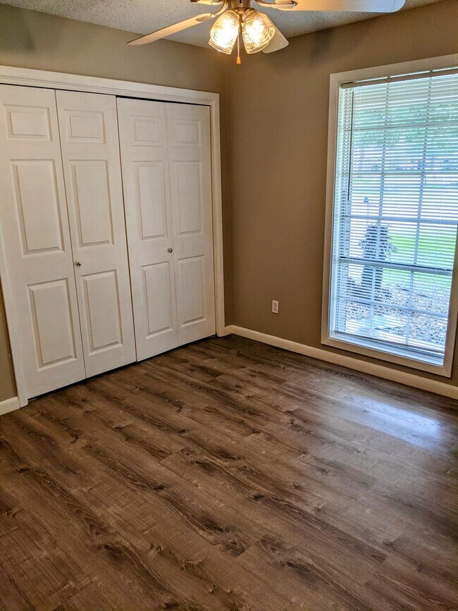 Building Photo - Central Lafayette Charmer