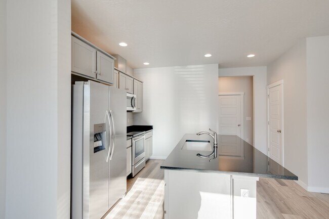 Building Photo - Now Leasing this Modern 3 Bedroom Townhome!