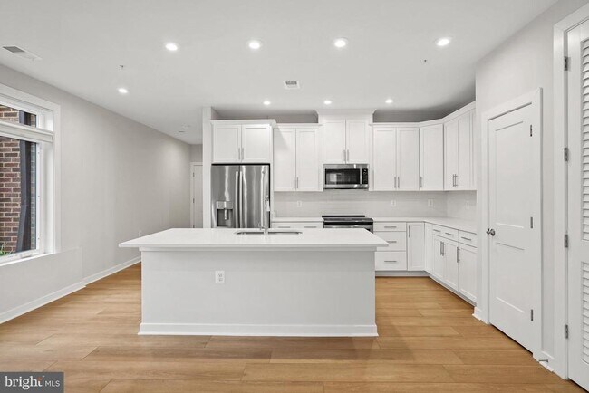 Building Photo - 1675 Bandit Loop