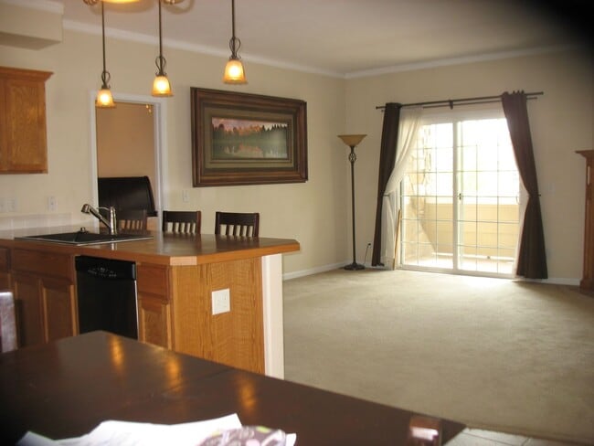 Building Photo - 2 Bed/2 Bath Condo in desirable Water Valley