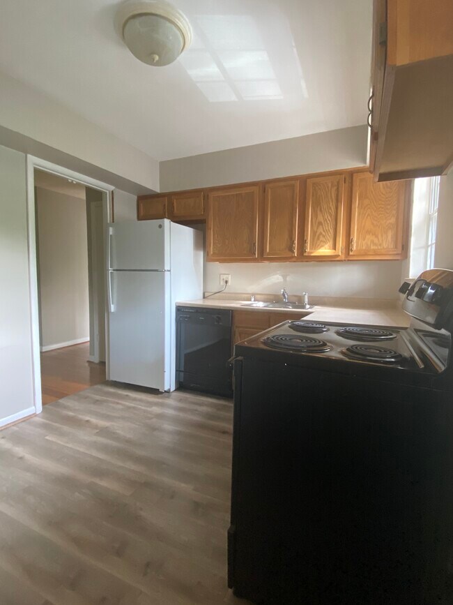 Building Photo - 2711 Riedling Dr