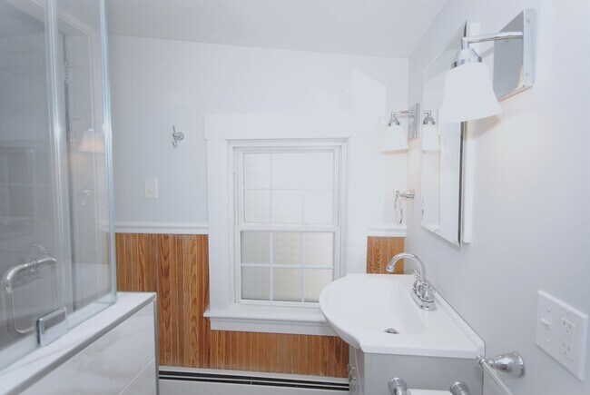 Building Photo - 79 School St