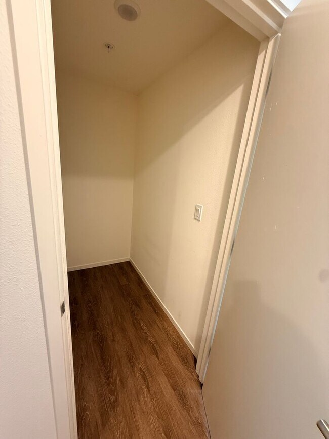 Building Photo - Prime Location- Kapiolani Residence 43d floor- Great views!