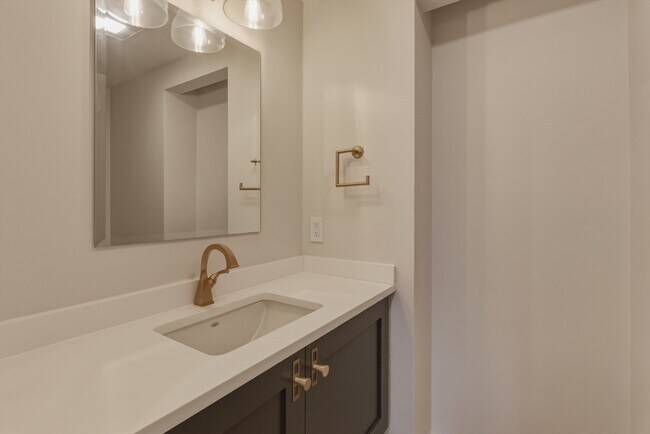 Building Photo - 235 Brook St