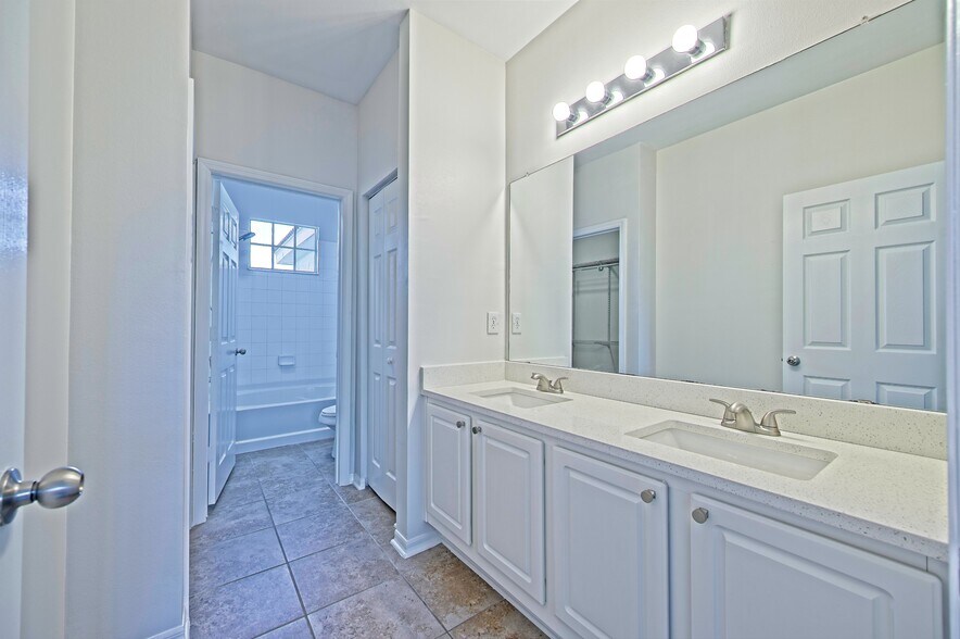 Building Photo - 5701 Bentgrass Dr