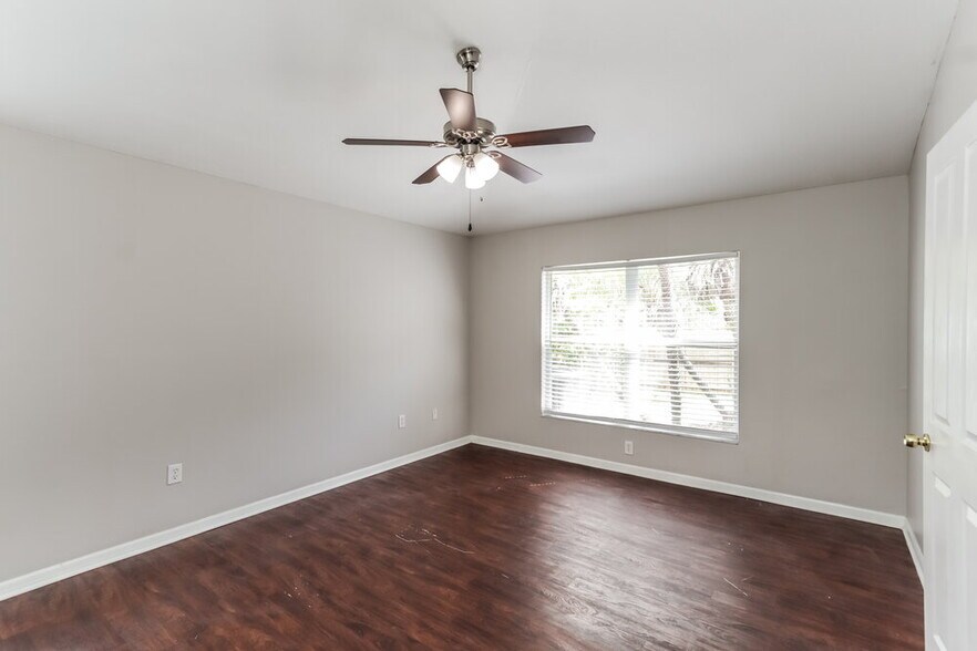 Building Photo - 1107 Crimson Clover Ln