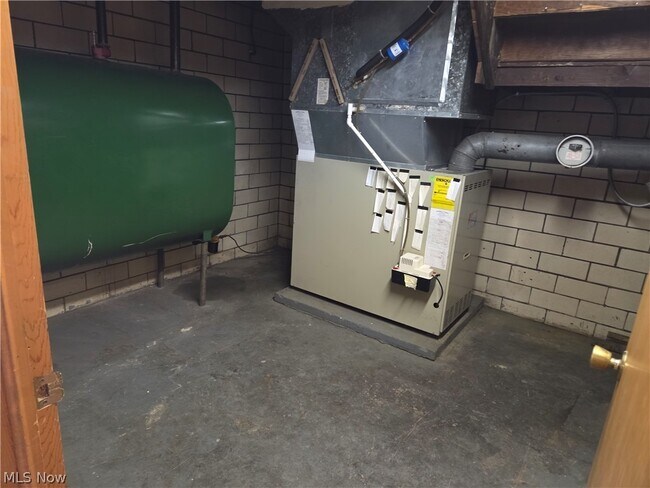 Building Photo - 3976 Faircrest St SW