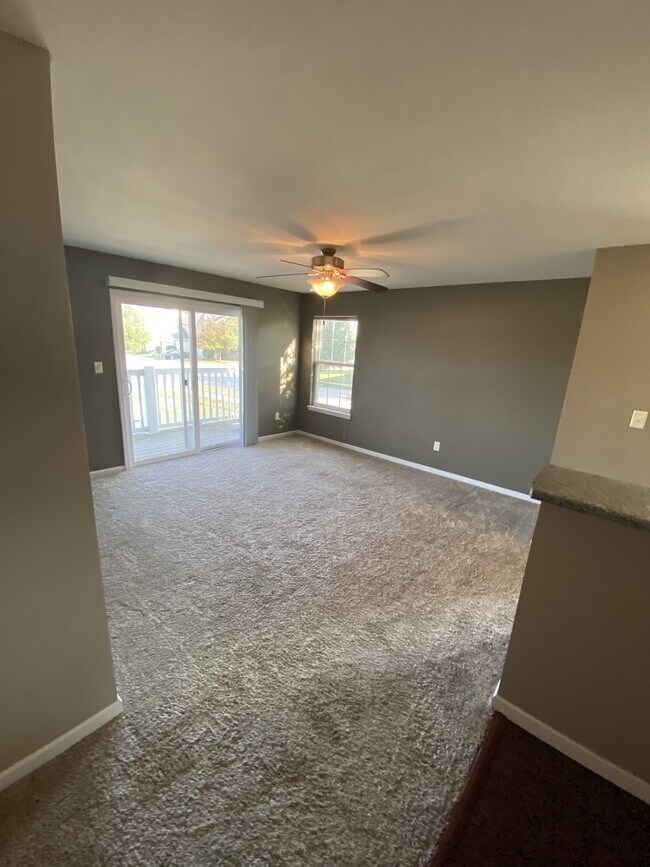 Building Photo - 6201 Spring River Dr