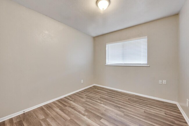 Building Photo - 345 Fieldside Dr