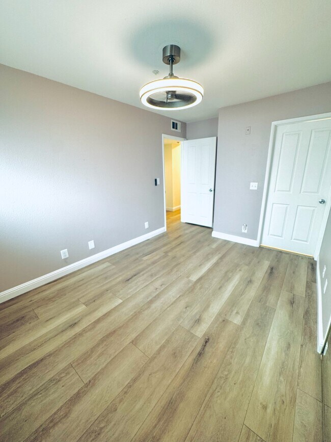 Building Photo - 11823 Avon Way