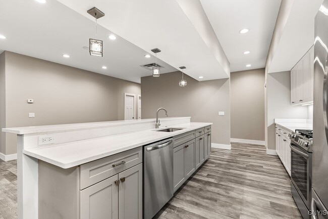 Building Photo - 6475 Collamer Rd