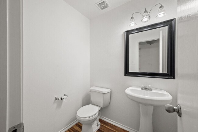 Building Photo - 29627 Evergreen Hills Dr