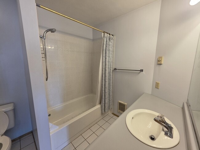 Building Photo - 1728 Edwards Dr