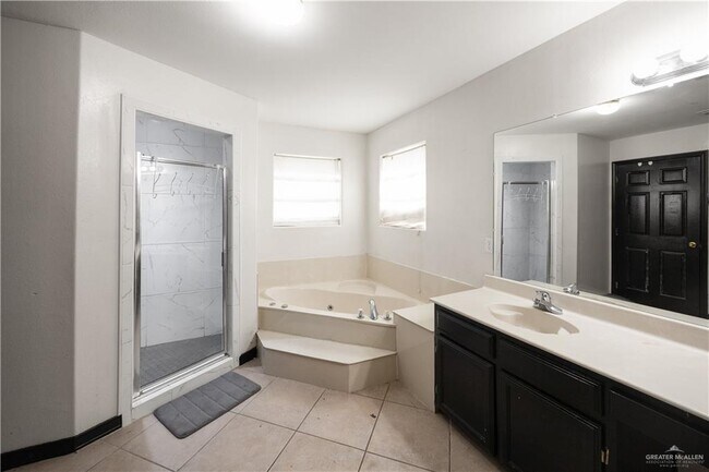 Building Photo - 2401 Wisteria Ave