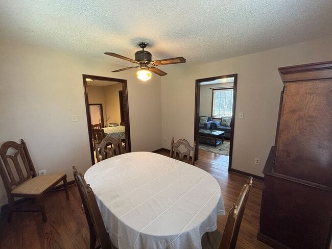 Building Photo - 720 Riverland Dr