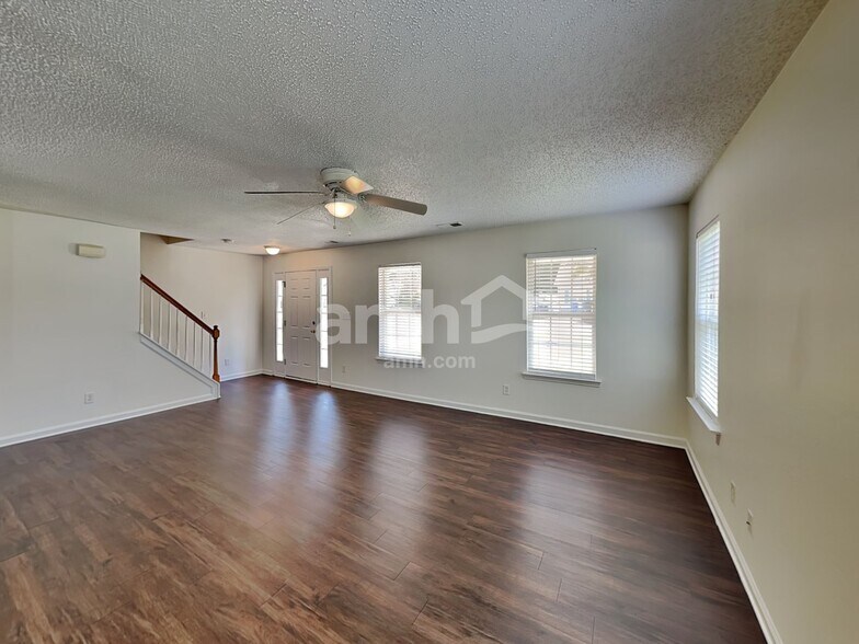 Building Photo - 125 Everett Park Dr