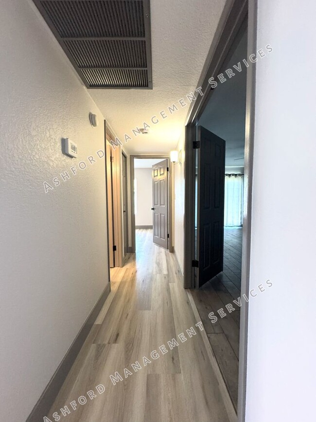 Building Photo - BEAUTIFULLY REMODELED 3 BEDROOM HOME WITH ...