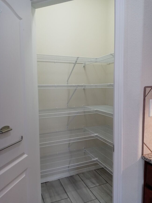 Building Photo - FOUR BEDROOMS!