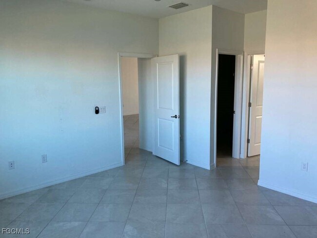 Building Photo - 3261 Altimira Dr