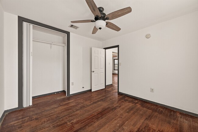 Building Photo - 1110 11th St