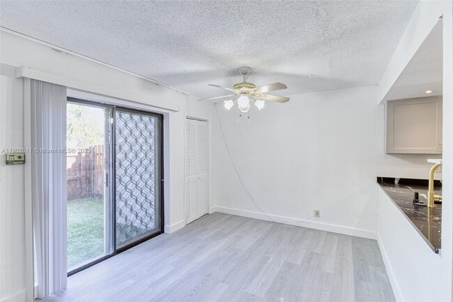 Building Photo - 5209 SW 40th Ave