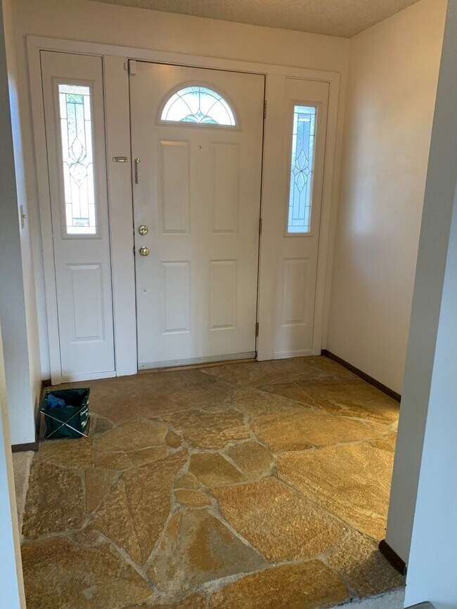 Building Photo - Spacious 3 bed 2 bath rambler home in Boulevard Lane, Renton