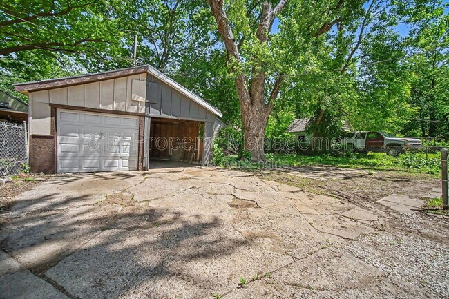 Building Photo - 6431 S Benton Ave