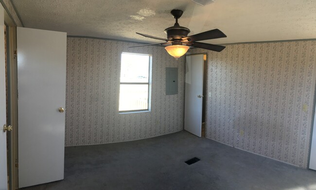 Building Photo - Newly remodeled 2 BDR / 2 BA Home