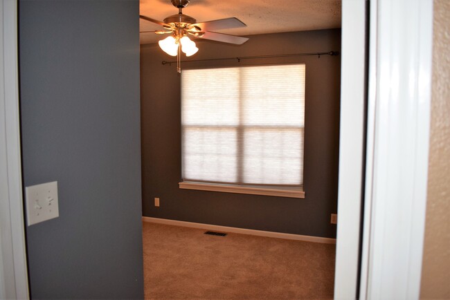 Building Photo - Beautiful spacious home in Waynesville