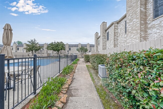 Building Photo - 8077 El Mundo St