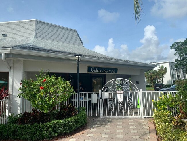 Building Photo - 3 Ventnor Dr