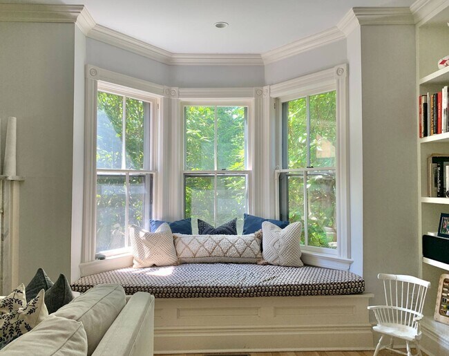 Building Photo - 81 Hampton St