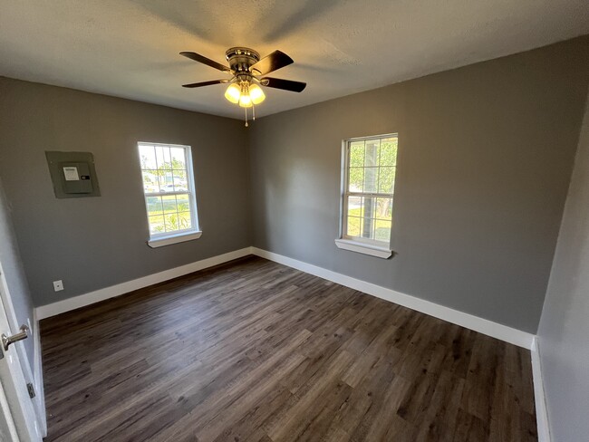 Building Photo - 6219 Poinciana Dr