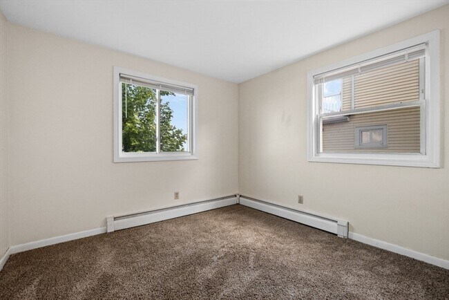 Building Photo - 623 Quincy Shore Dr