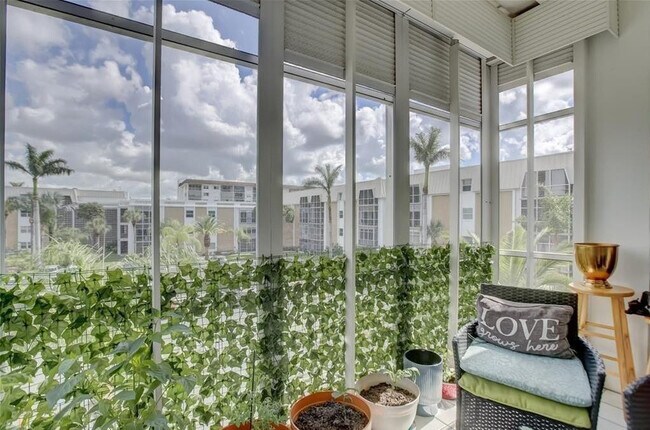 Building Photo - 2990 NE 16th Ave