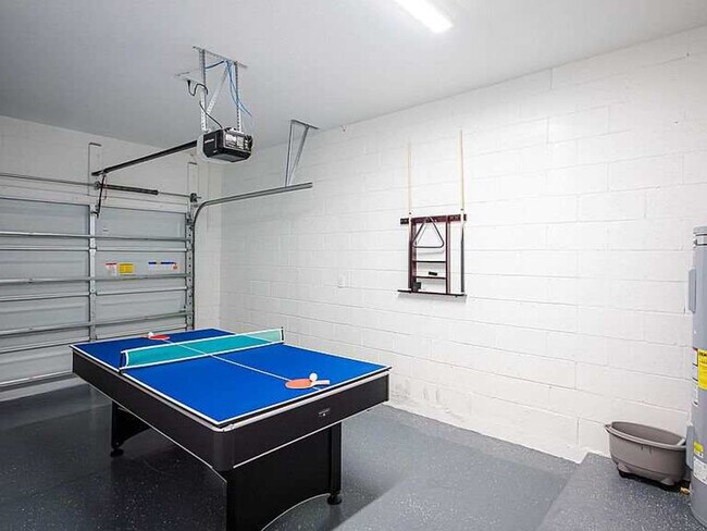 Building Photo - 7916 Draw St