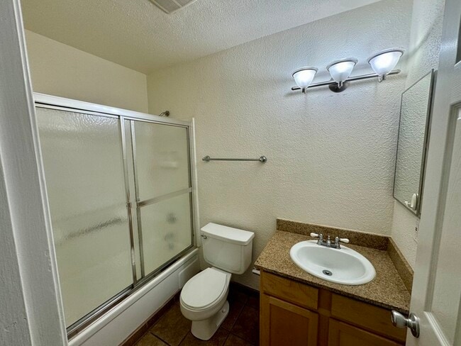 Building Photo - 2/2 Condo in Orangevale