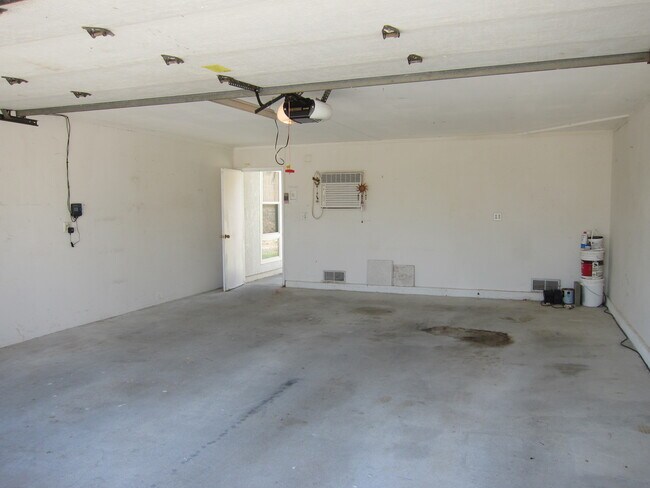 Building Photo - 39220 Karen St