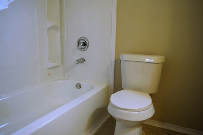 Building Photo - 2623 Irwin Dr