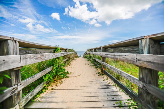 Building Photo - Move-In-Ready! Willoughby Beach, Norfolk!