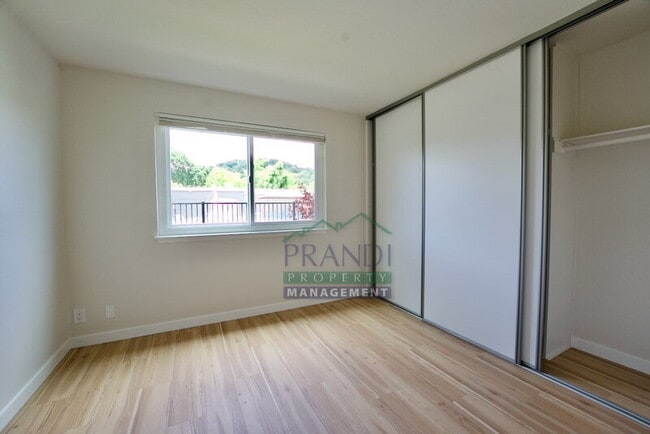 Building Photo - 1032 Los Gamos Rd